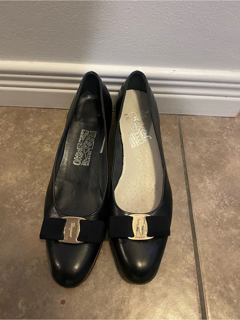 Salvatore Ferragamo navy  Vara Bow Leather Flats